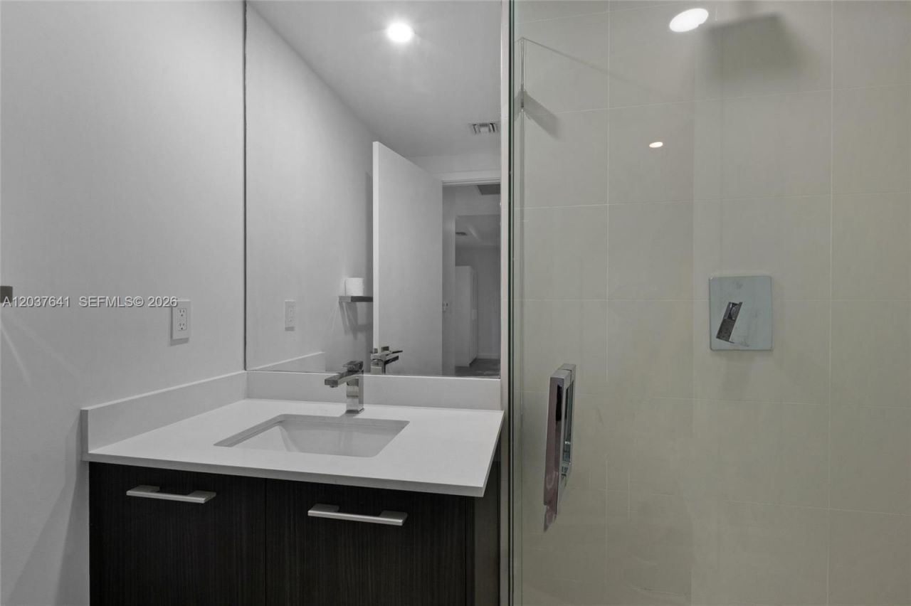 45 SW 9th St , Unit 2305, Miami, FL 33130 Photo