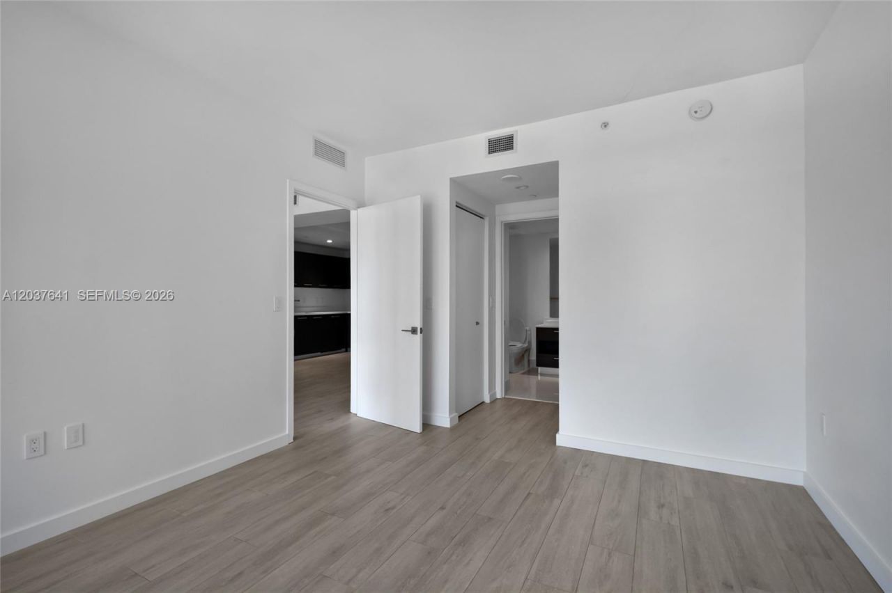 45 SW 9th St , Unit 2305, Miami, FL 33130 Photo