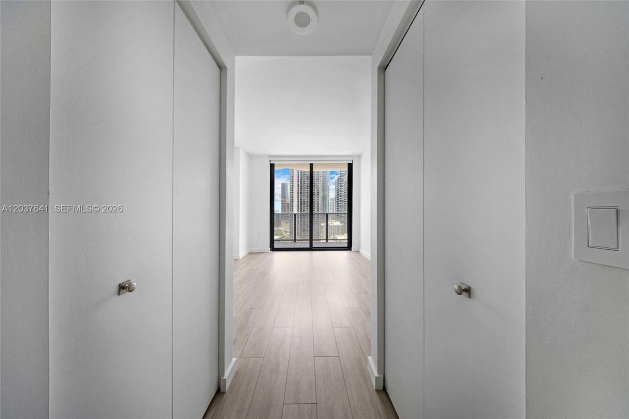 45 SW 9th St , Unit 2305, Miami, FL 33130 Photo