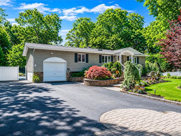 4 Cabin Lane , East Setauket, NY 11733