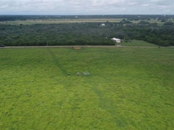901 Walker Road, Goliad, TX 77963