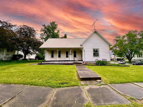 302 W Oak St, North English, IA 52316