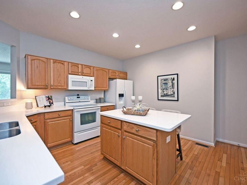 9312 Bridgecreek Drive, Springfield Twp., OH 45231 Photo 6