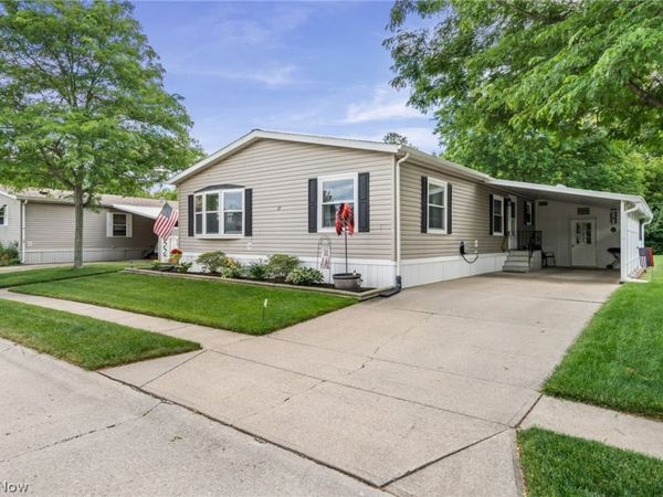 43 Periwinkle Drive , Olmsted Twp, OH 44138