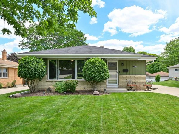 924 S 124th STREET, West Allis, WI 53214