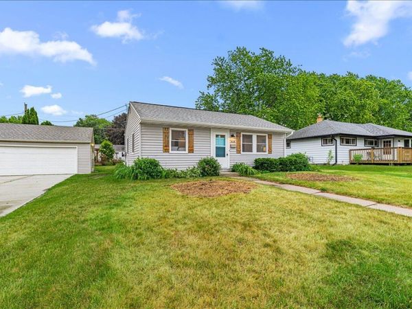 625 Pleasant DRIVE, West Bend, WI 53095