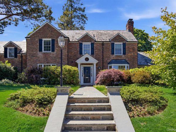 2 Saint Marks Place , Cold Spring Harbor, NY 11724