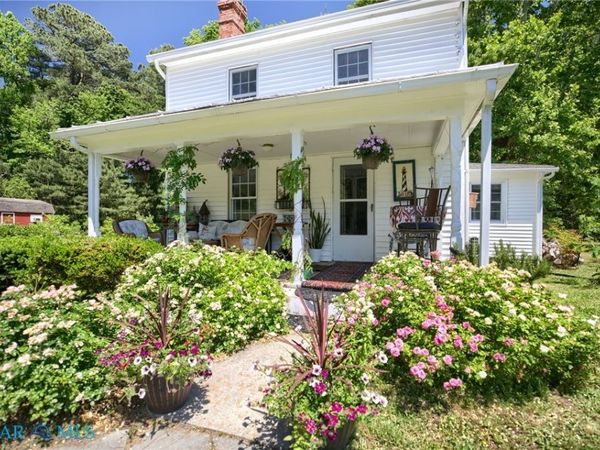 160 Holly Point Road , Mathews, VA 23109