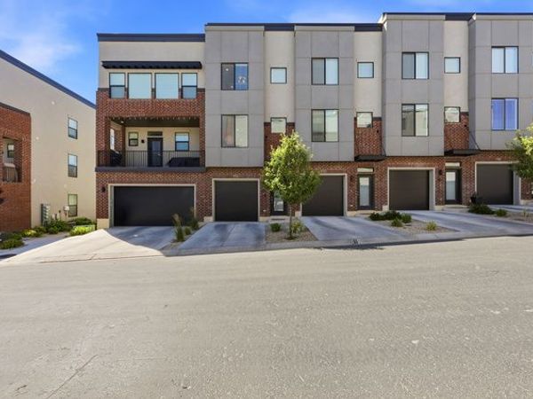25 E CENTER ST, Unit 83, North Salt Lake, UT 84054