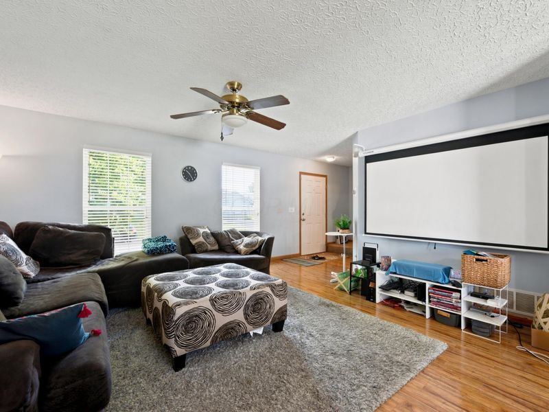 8117 Mandalay Road, Blacklick, OH 43004 Photo 3