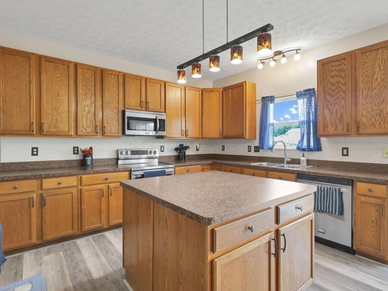 395 Alonzo Palmer Street, Pataskala, OH 43062 Photo 18