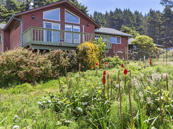 95489 Highway 101 S, Yachats, OR 97498