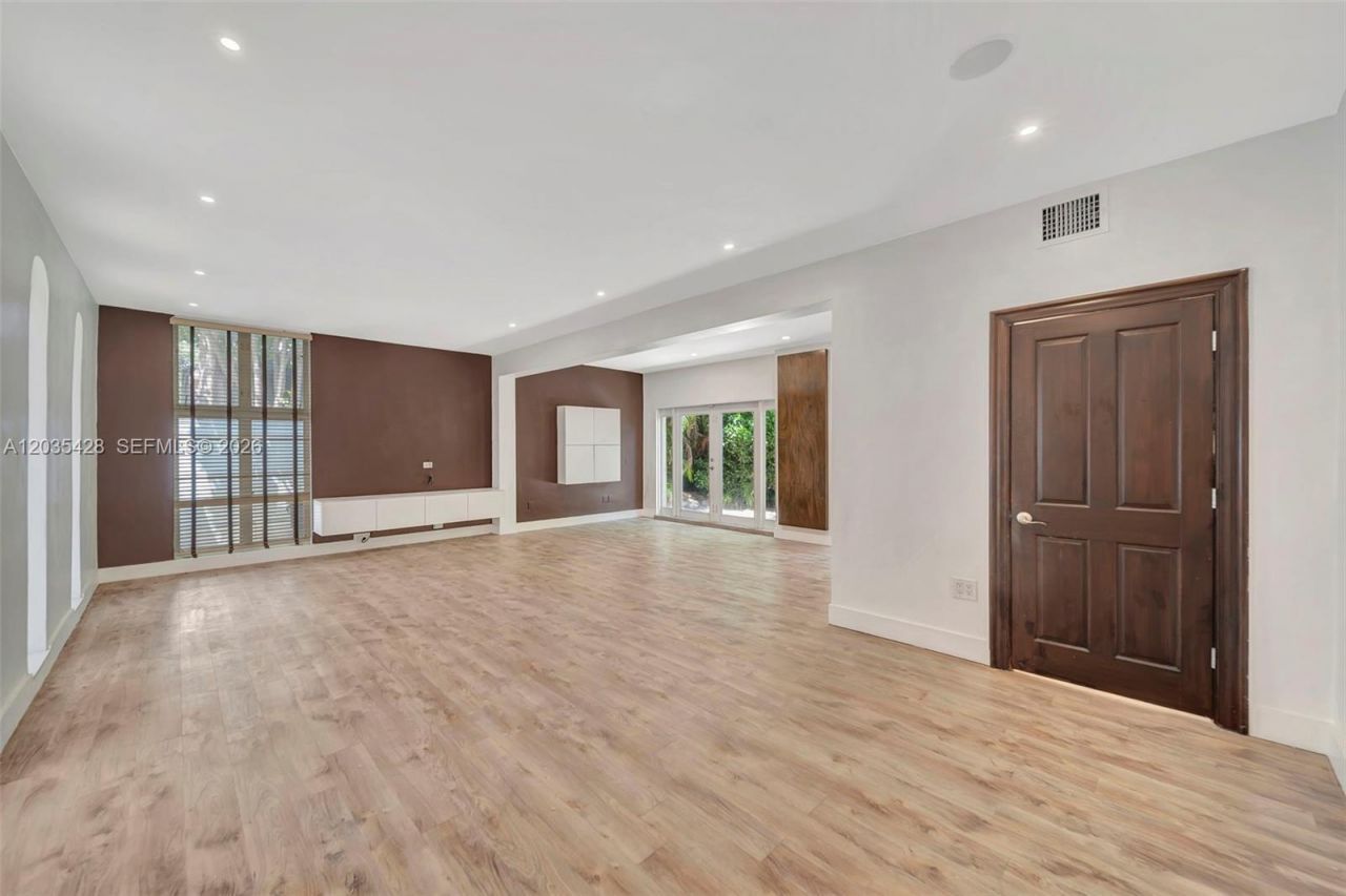 111 S Hibiscus Dr , Miami Beach, FL 33139 Photo
