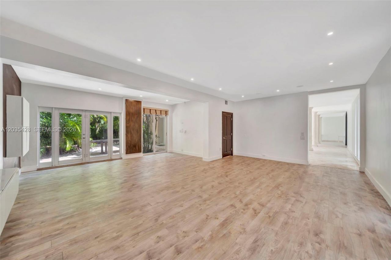 111 S Hibiscus Dr , Miami Beach, FL 33139 Photo