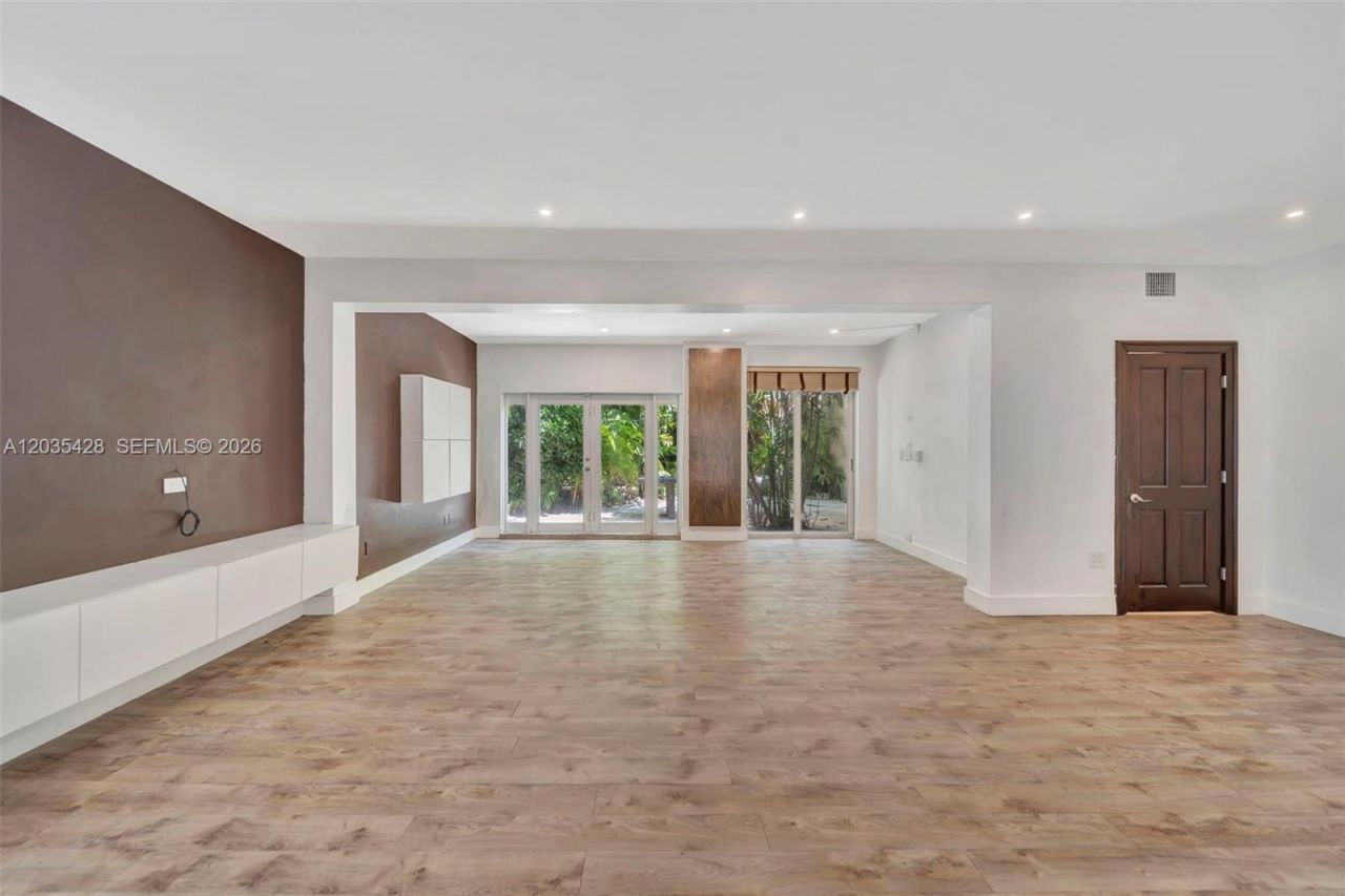 111 S Hibiscus Dr , Miami Beach, FL 33139 Photo