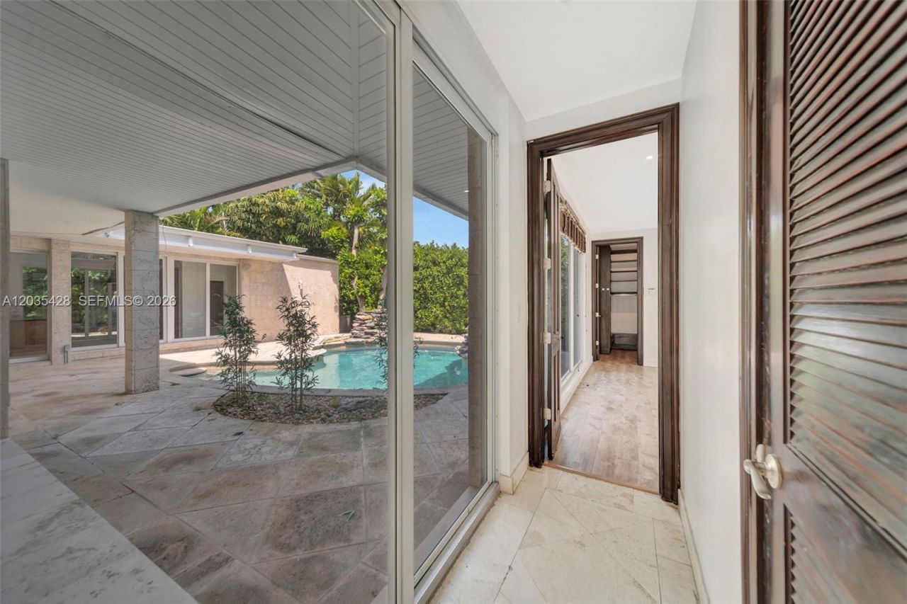 111 S Hibiscus Dr , Miami Beach, FL 33139 Photo