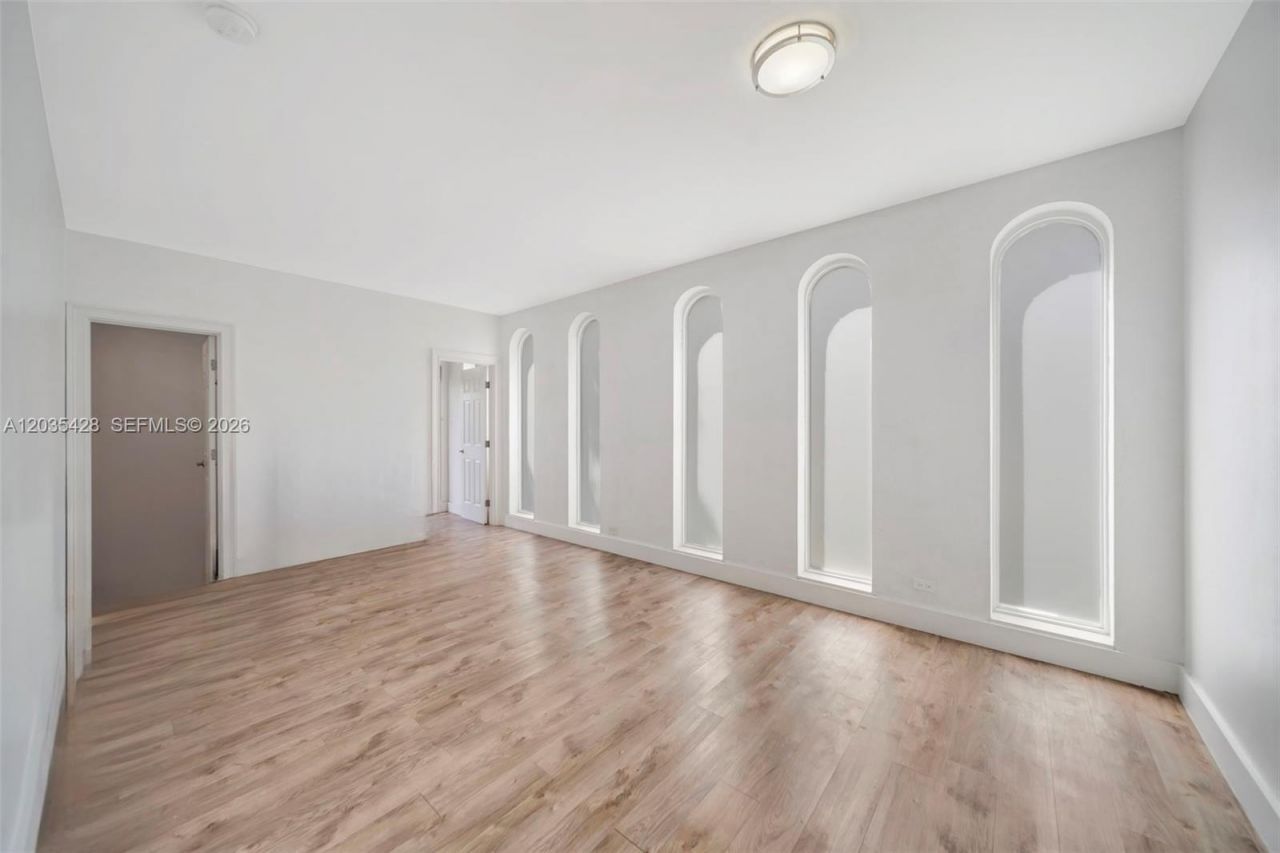 111 S Hibiscus Dr , Miami Beach, FL 33139 Photo