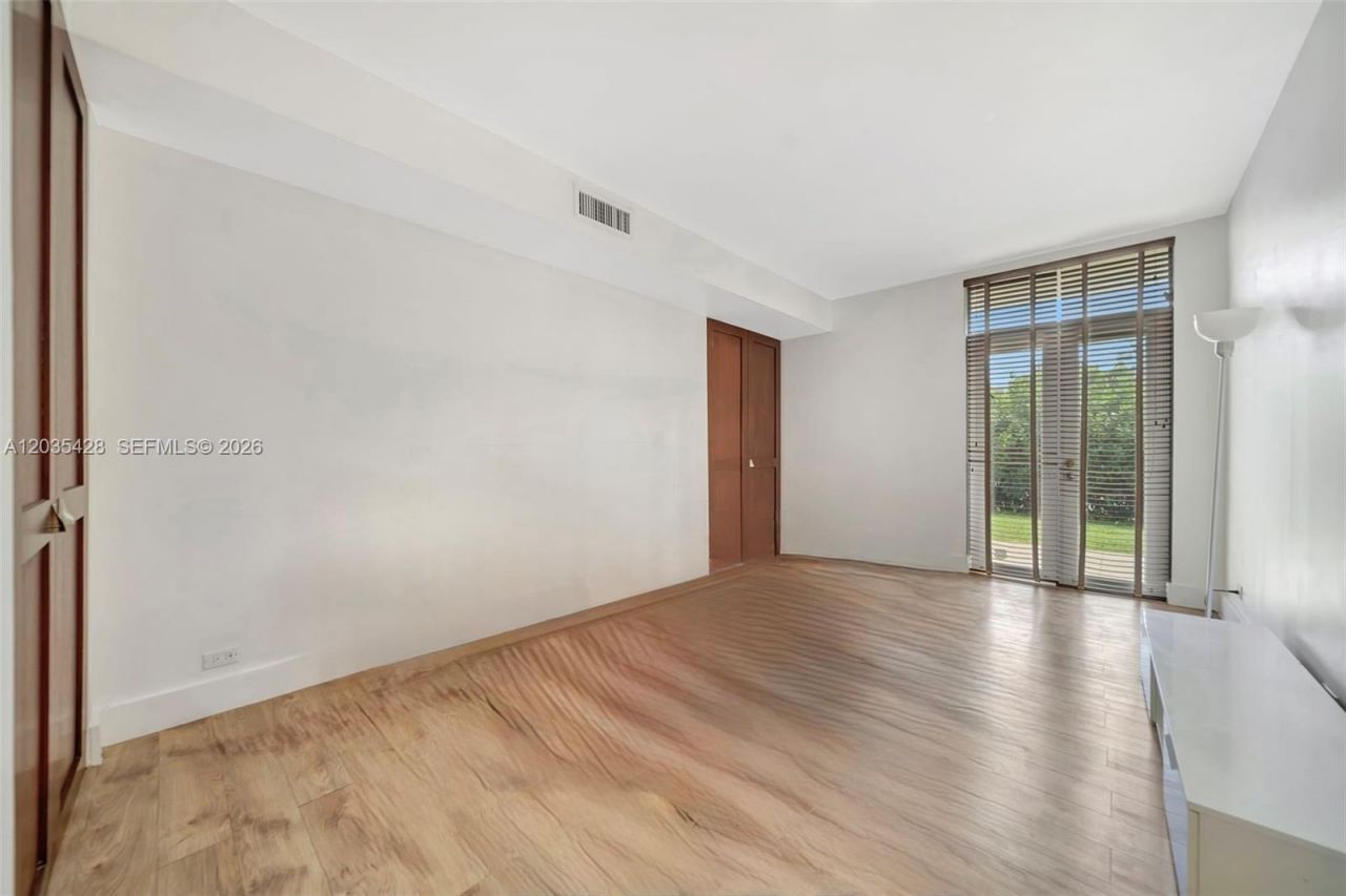 111 S Hibiscus Dr , Miami Beach, FL 33139 Photo