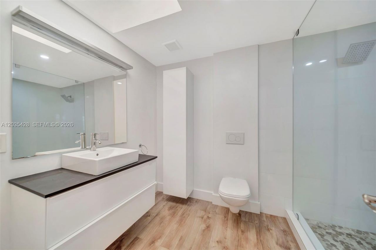 111 S Hibiscus Dr , Miami Beach, FL 33139 Photo