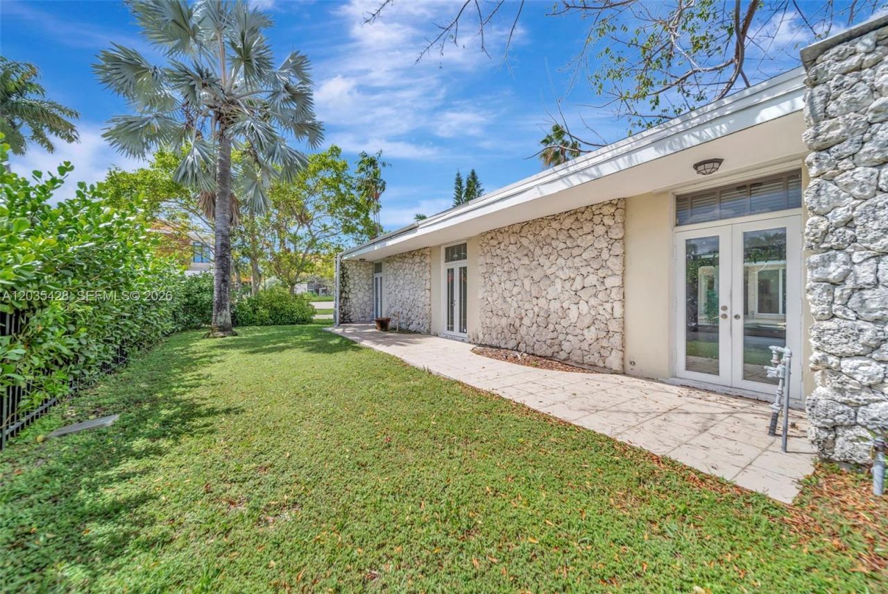 111 S Hibiscus Dr , Miami Beach, FL 33139 Photo
