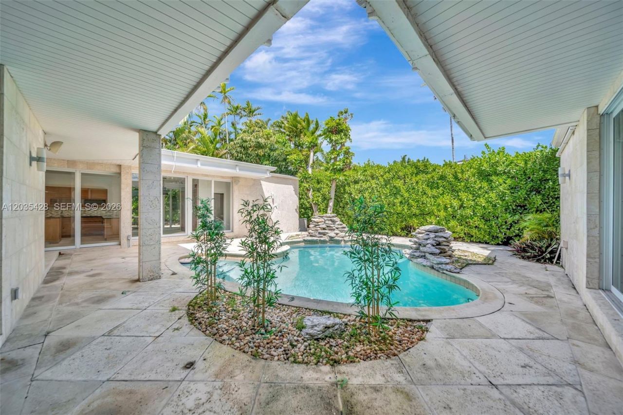 111 S Hibiscus Dr , Miami Beach, FL 33139 Photo