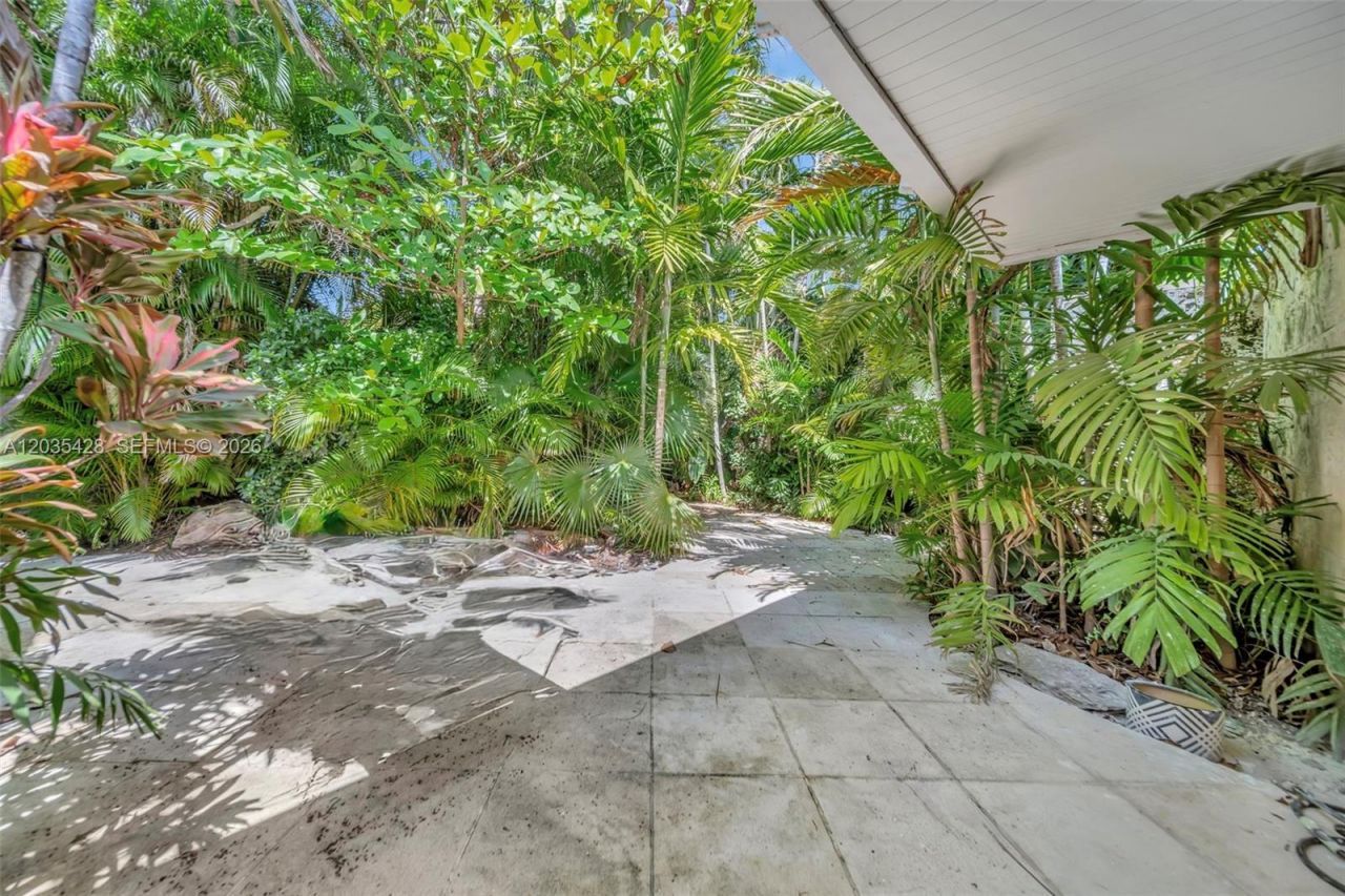 111 S Hibiscus Dr , Miami Beach, FL 33139 Photo