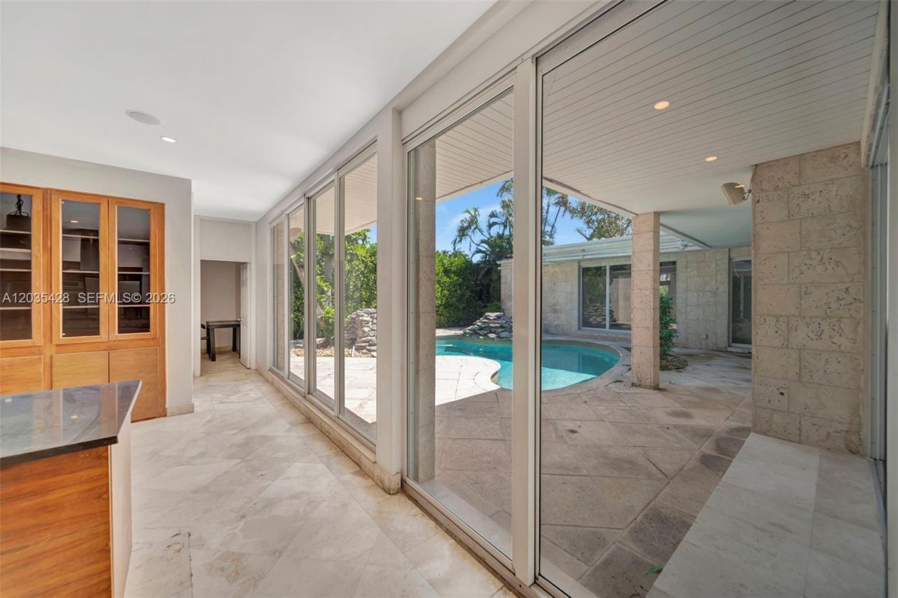 111 S Hibiscus Dr , Miami Beach, FL 33139 Photo