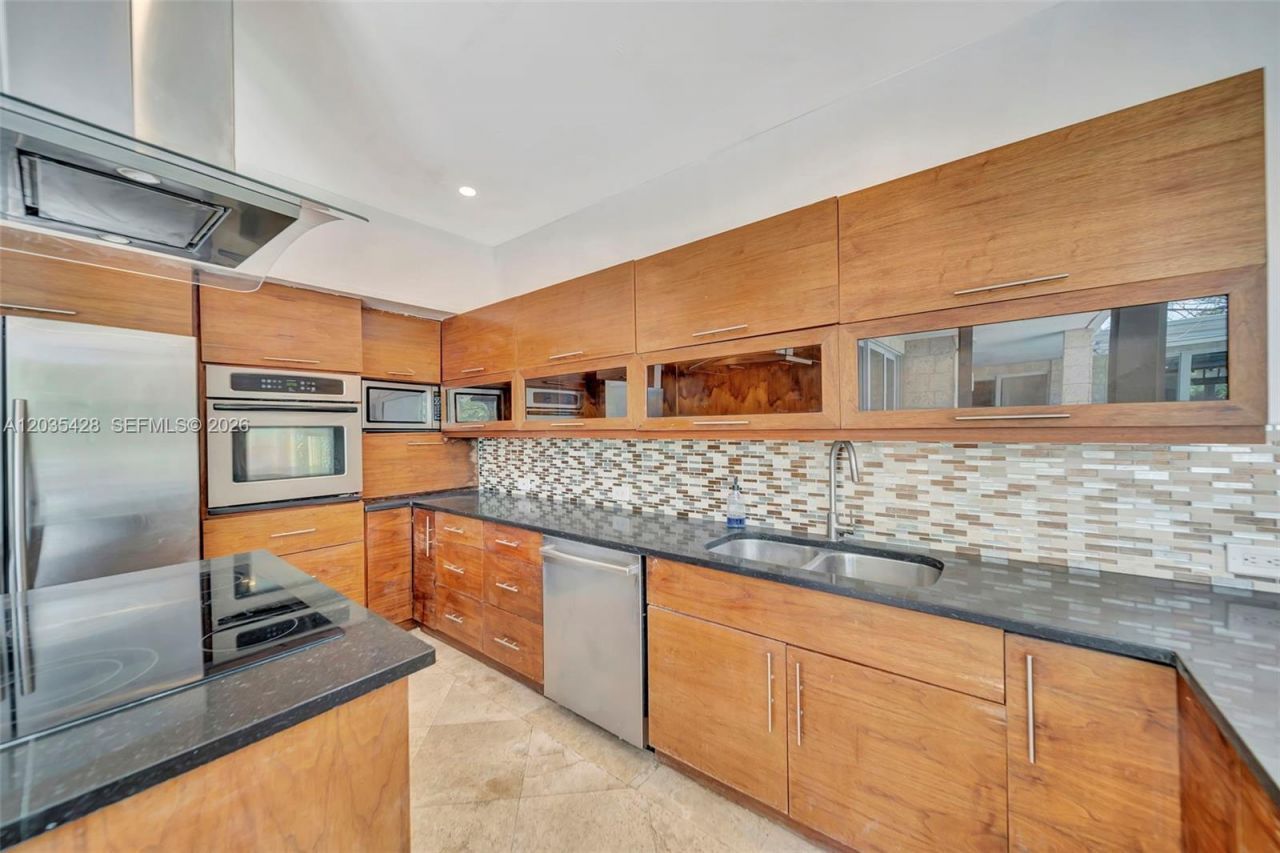 111 S Hibiscus Dr , Miami Beach, FL 33139 Photo
