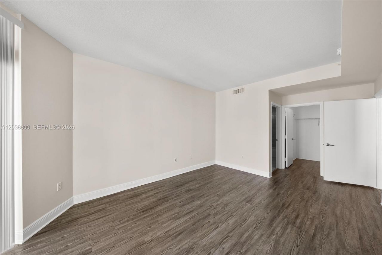 1900 N Bayshore Dr , Unit 4504, Miami, FL 33132 Photo