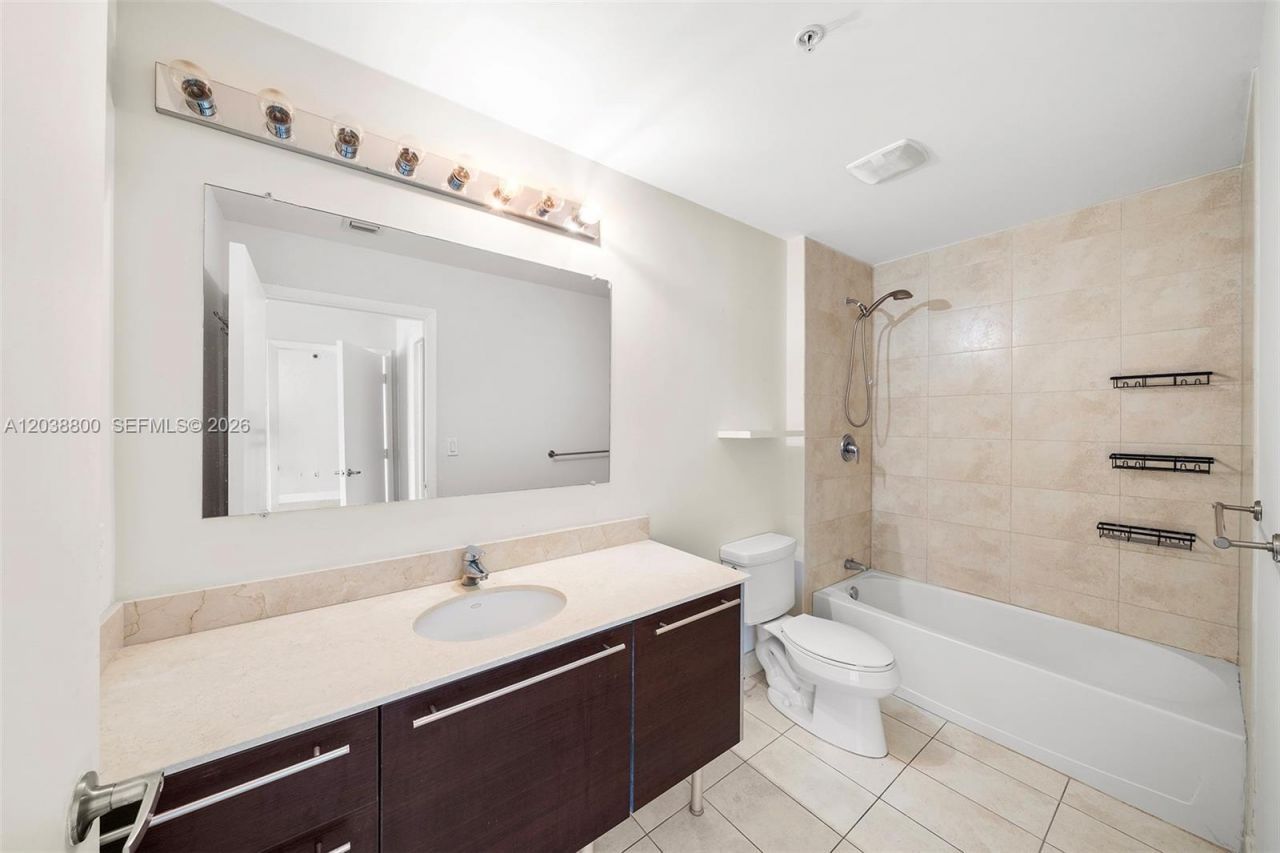 1900 N Bayshore Dr , Unit 4504, Miami, FL 33132 Photo