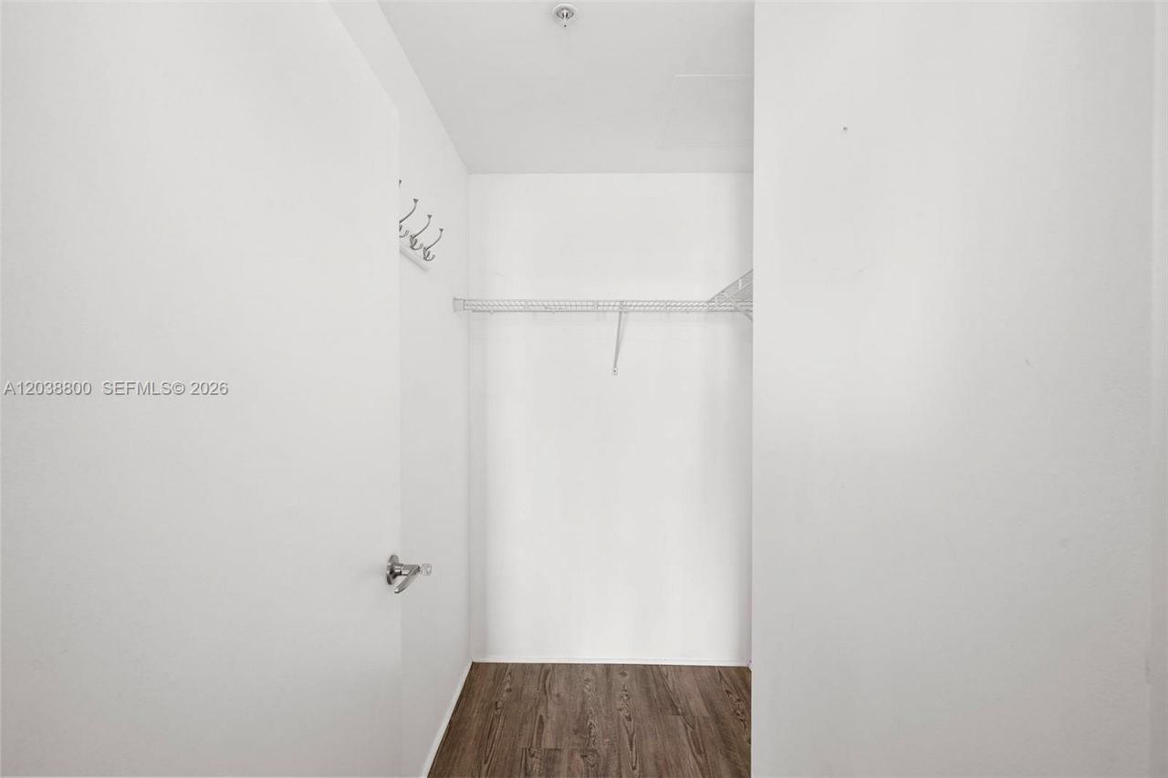 1900 N Bayshore Dr , Unit 4504, Miami, FL 33132 Photo