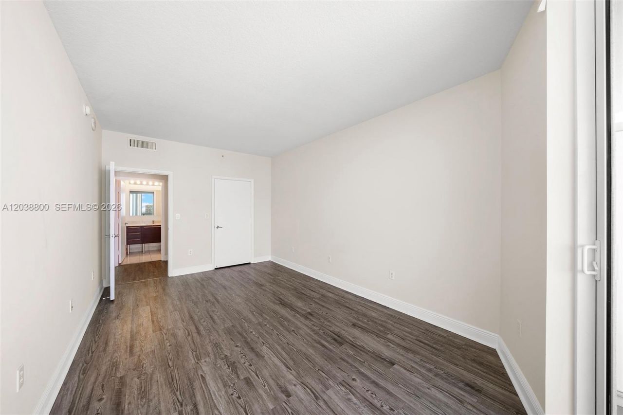 1900 N Bayshore Dr , Unit 4504, Miami, FL 33132 Photo