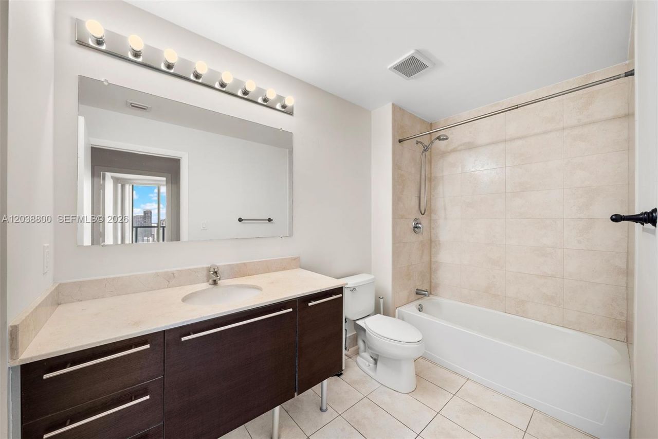 1900 N Bayshore Dr , Unit 4504, Miami, FL 33132 Photo