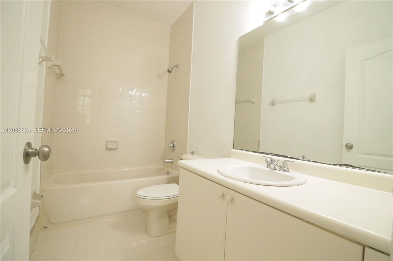 1568 SE 26th St , Unit 206, Homestead, FL 33035 Photo