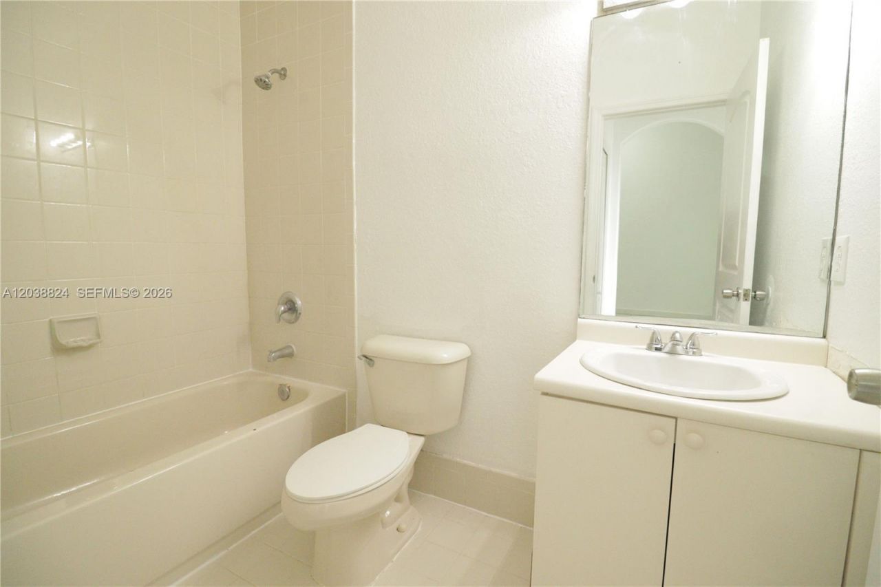 1568 SE 26th St , Unit 206, Homestead, FL 33035 Photo