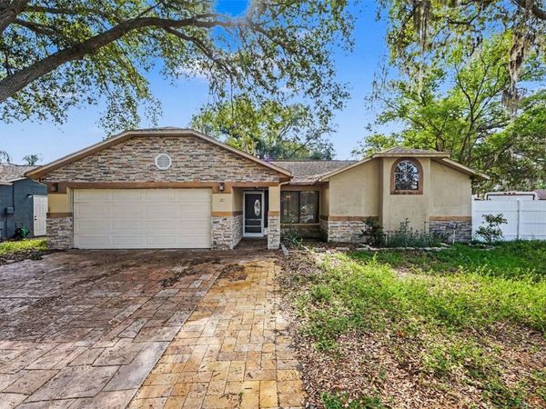 627 CRYSTAL DR, PALM HARBOR, FL 34683