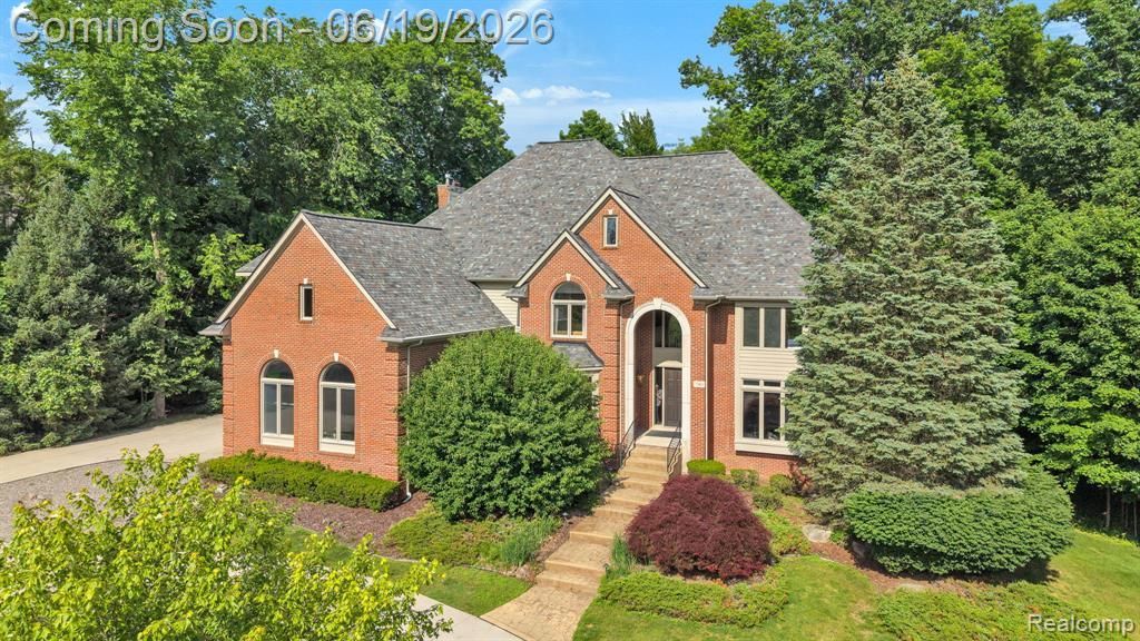7061 Trailway Court, West Bloomfield Township, MI 48322 Main Photo