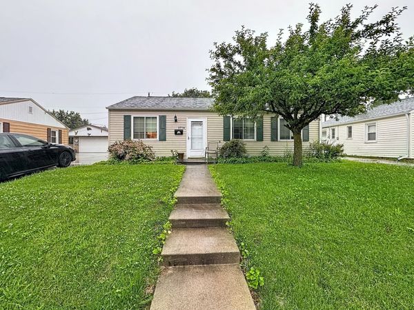3714 13th Avenue , Moline, IL 61265