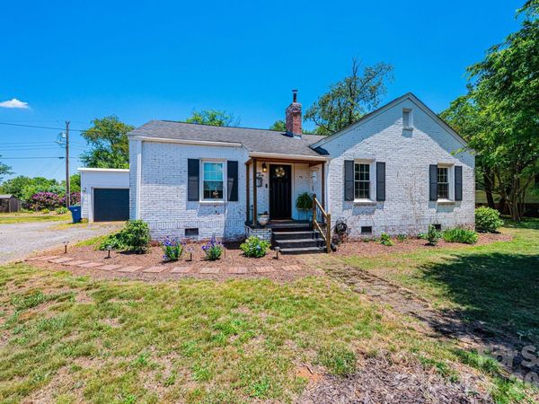 1240 12th Street Place NW, Hickory, NC 28601