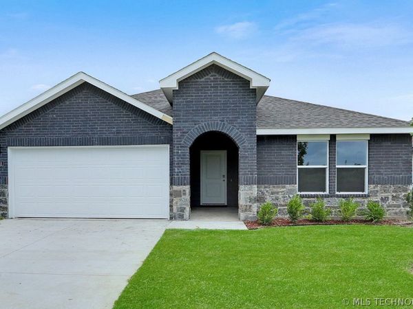 2111 E San Antonio Street , Broken Arrow, OK 74011