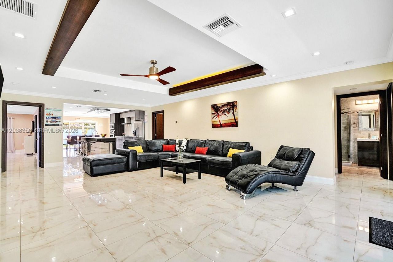 1318 Washington St , Hollywood, FL 33019 Photo