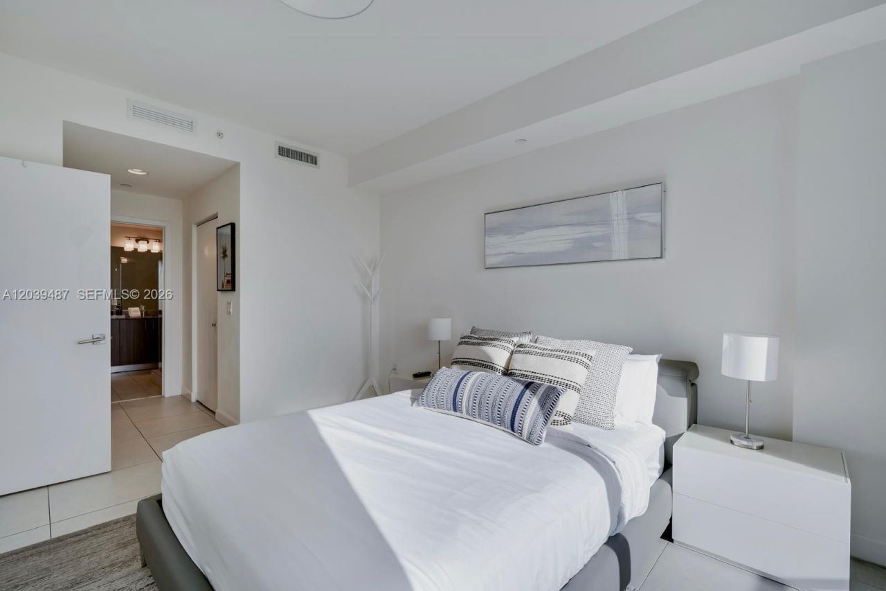 5350 NW 84th Ave , Unit 909, Doral, FL 33166 Photo