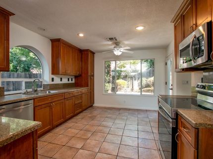 126 Manseau Dr, Folsom, CA 95630 Photo