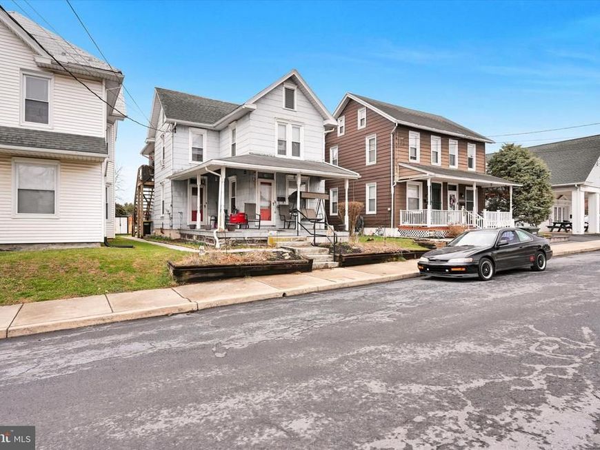 28 S Roberts Avenue, New Holland, PA 17557 Main Photo