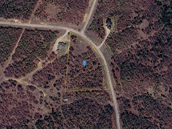 500 Bluffs Avenue , Bowie, TX 76230