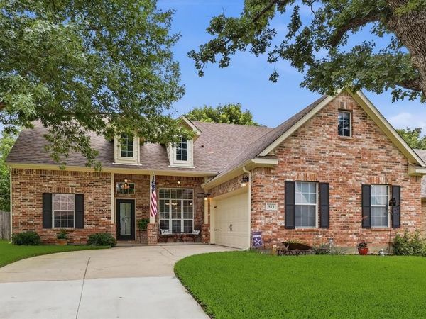 523 Clancy Lane, Lake Dallas, TX 75065