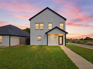 1469 Elmwood Avenue, Fort Worth, TX 76104