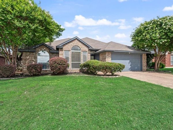 2907 Clairemont Lane, Euless, TX 76039