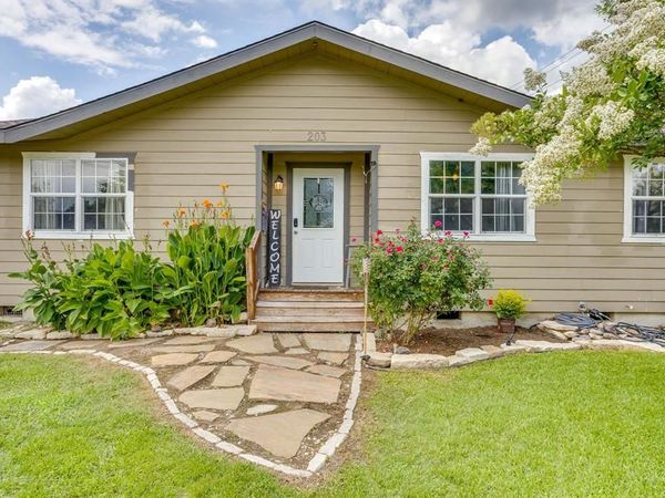203 E Henderson Street, Itasca, TX 76055