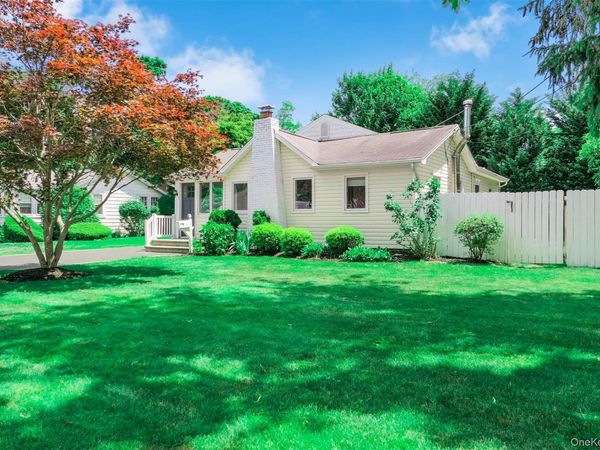 5 Roosevelt Boulevard , East Patchogue, NY 11772